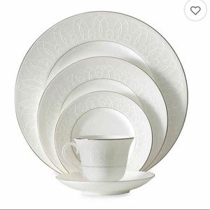 Waterford Ballet Icing Pearl 5 piece China Set